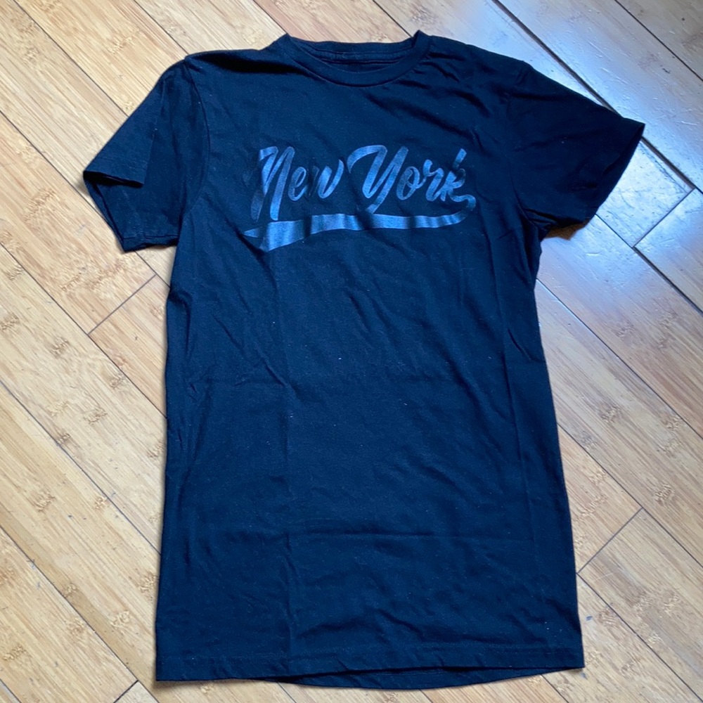 ❤️‍🔥 $5 ❤️‍🔥 or 3 /$12 ❤️‍🔥 Black New York Fitted T-Shirt - XS/S